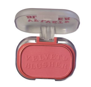 نمای نزدیک رژگونه کاریته ۰۳